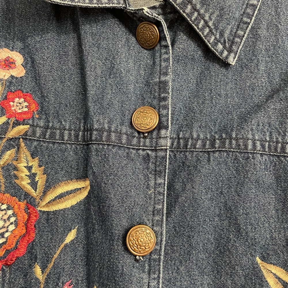 Vintage Denim Jacket with Red Floral Embroidery - Picture 4 of 11